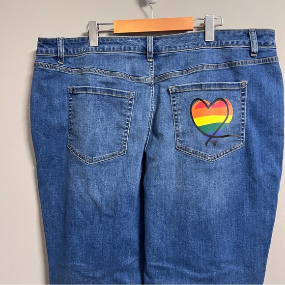 Lane Bryant Signature Fit Boyfriend Capri Jean Medium Wash Heart Pocket Size 20 - Picture 8 of 13